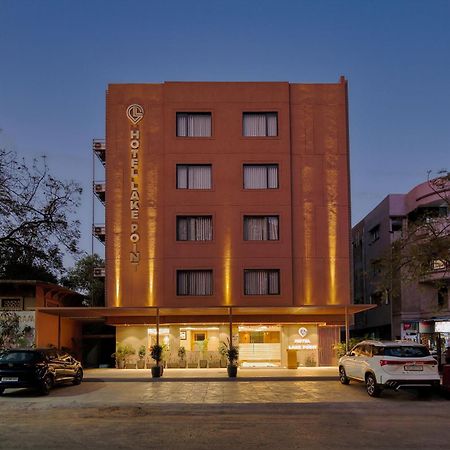 Hotel Lake Point Ахмедабад Экстерьер фото